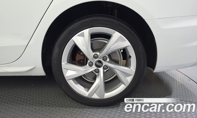Audi A4 2021 — photo 7
