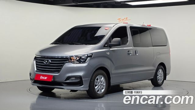 Hyundai Starex 2019 — photo 1