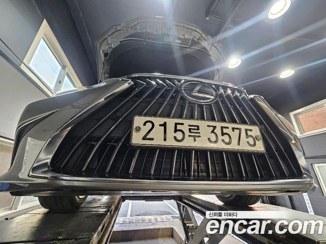Lexus ES 2023 — photo 1