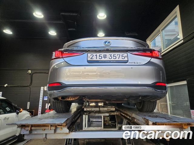 Lexus ES 2023 — photo 2