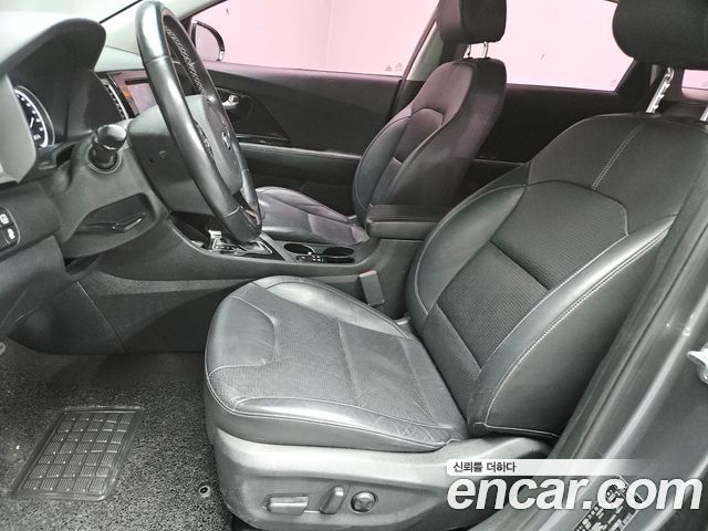 Kia Niro 2018 — photo 11