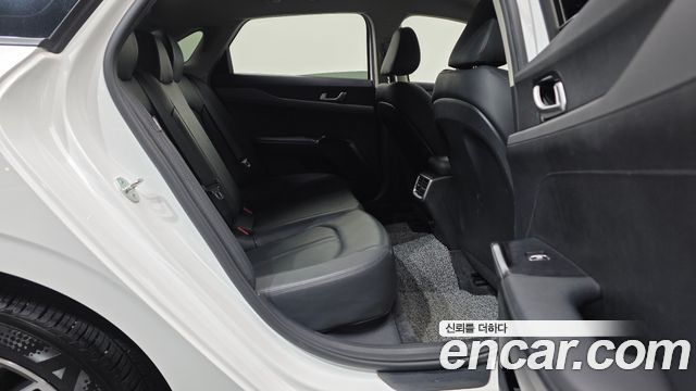 Kia K5 2023 — photo 17