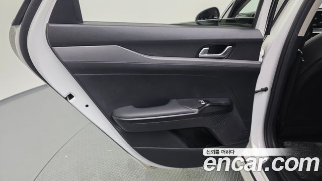 Kia K5 2023 — photo 15