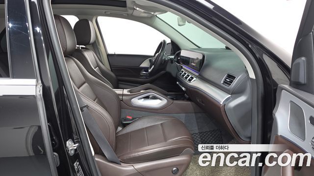 Mercedes-Benz GLE-Class 2020 — photo 11