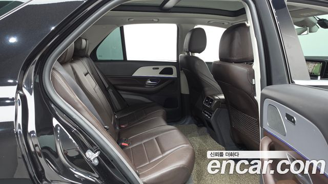 Mercedes-Benz GLE-Class 2020 — photo 12