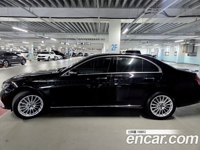 Mercedes-Benz E-Class 2023 — photo 4