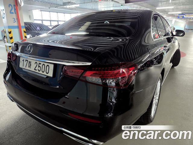 Mercedes-Benz E-Class 2023 — photo 7