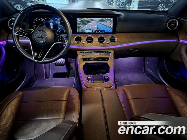 Mercedes-Benz E-Class 2023 — photo 13