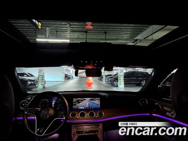 Mercedes-Benz E-Class 2023 — photo 14