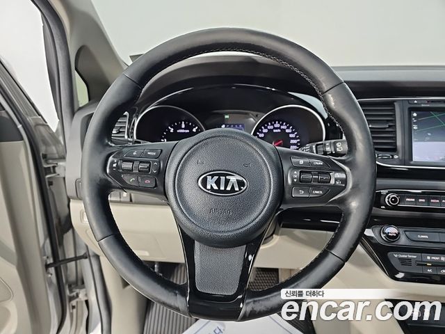 Kia Canival 2015 — photo 7