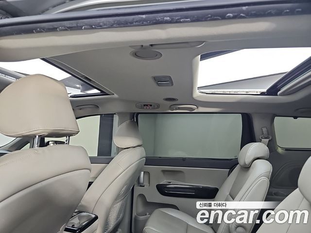 Kia Canival 2015 — photo 13