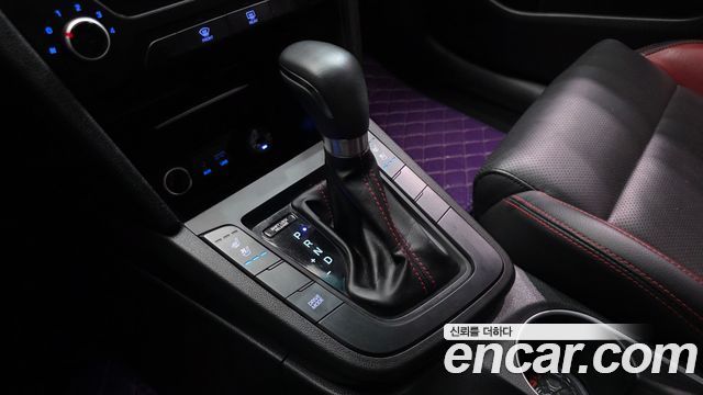 Hyundai AVANTE 2017 — photo 12