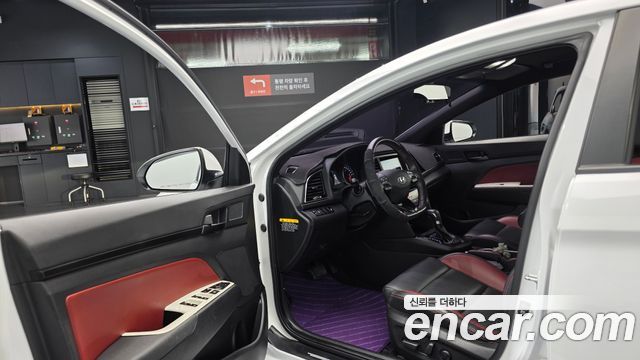 Hyundai AVANTE 2017 — photo 13