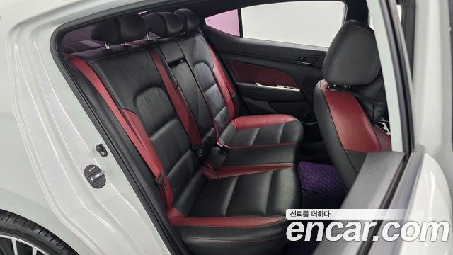 Hyundai AVANTE 2017 — photo 17