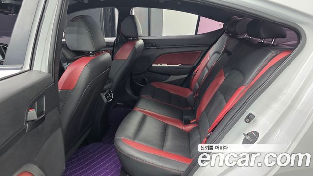 Hyundai AVANTE 2017 — photo 18