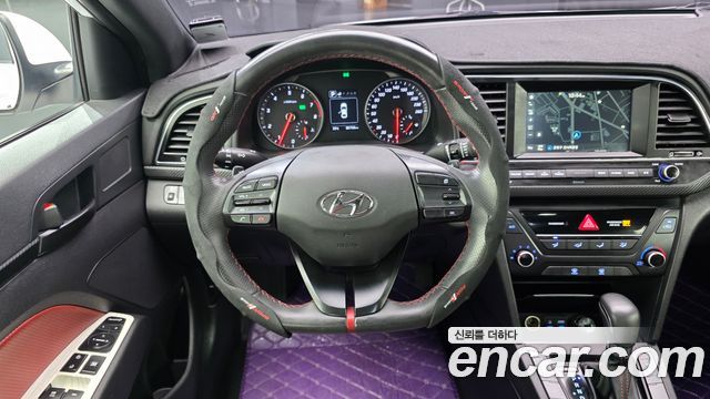 Hyundai AVANTE 2017 — photo 19