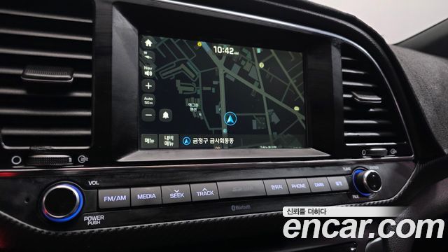 Hyundai AVANTE 2017 — photo 20