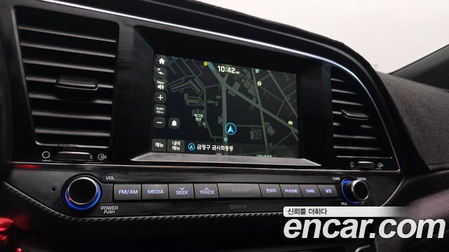 Hyundai AVANTE 2017 — photo 22