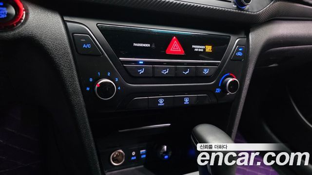 Hyundai AVANTE 2017 — photo 24