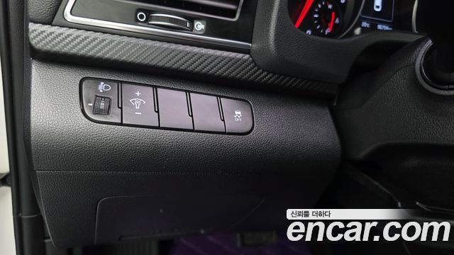 Hyundai AVANTE 2017 — photo 25