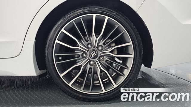 Hyundai AVANTE 2017 — photo 7