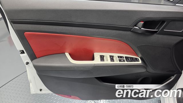 Hyundai AVANTE 2017 — photo 14