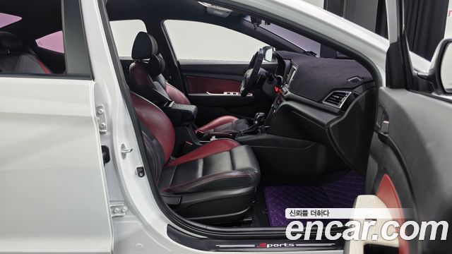 Hyundai AVANTE 2017 — photo 16
