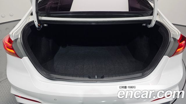 Hyundai AVANTE 2017 — photo 35