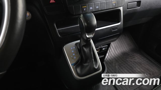 Hyundai Staria 2022 — photo 9