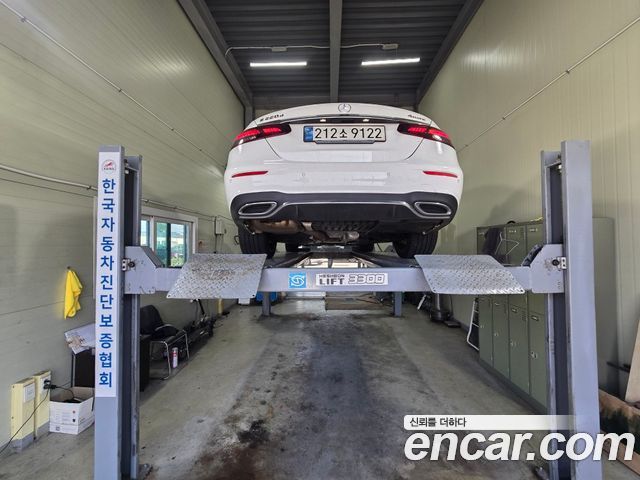 Mercedes-Benz E-Class 2022 — photo 2