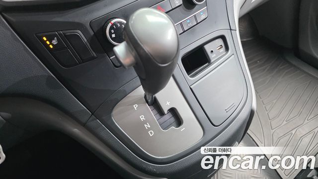 Hyundai Starex 2018 — photo 9