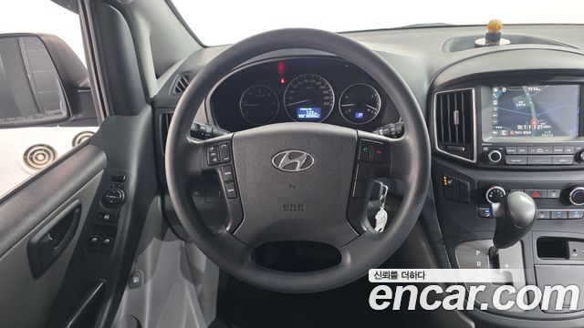 Hyundai Starex 2018 — photo 13
