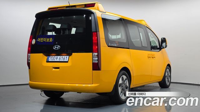 Hyundai Staria 2025 — photo 2