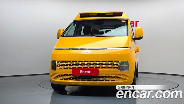 Hyundai Staria 2025 — photo 3