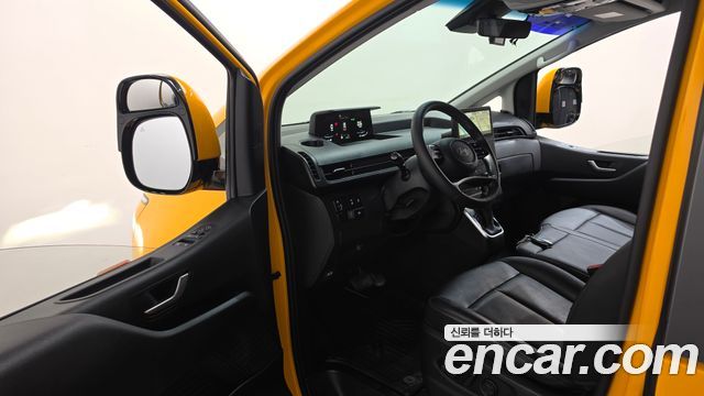 Hyundai Staria 2025 — photo 10