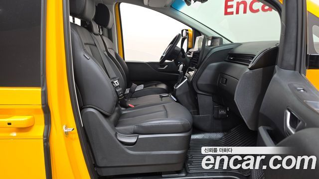Hyundai Staria 2025 — photo 11