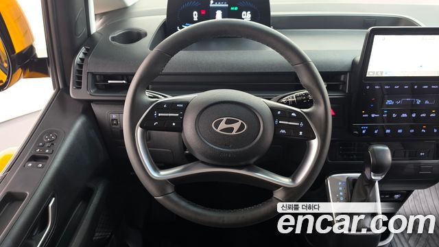Hyundai Staria 2025 — photo 14