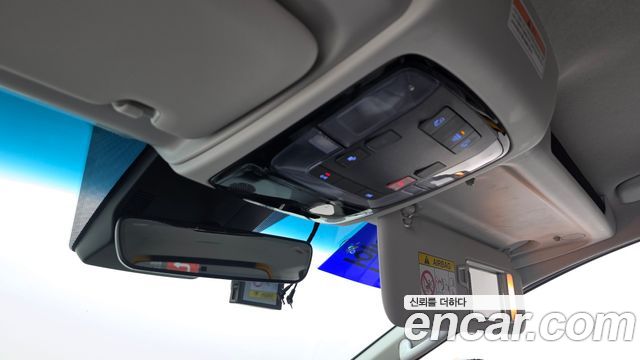 Hyundai Staria 2025 — photo 17