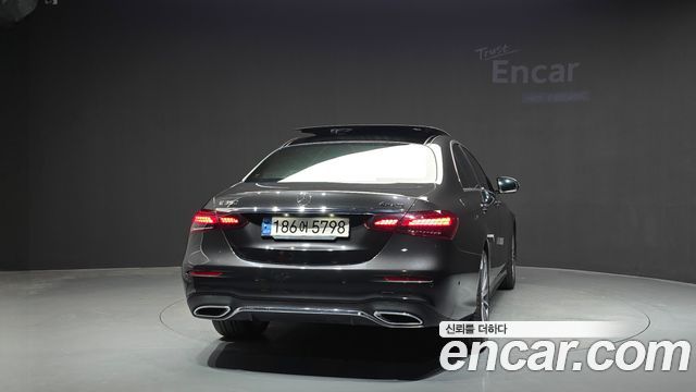 Mercedes-Benz E-Class 2021 — photo 4