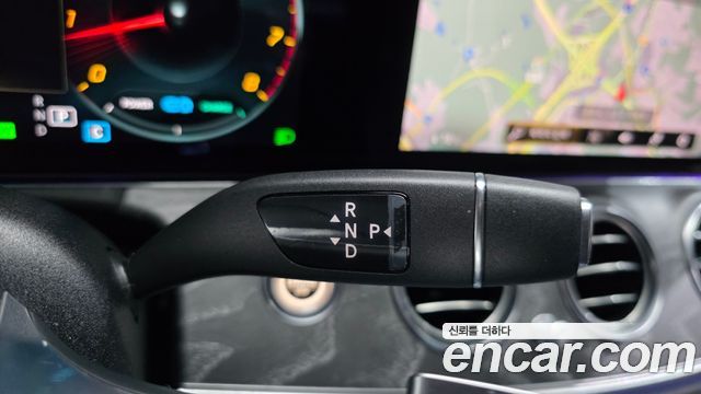 Mercedes-Benz E-Class 2021 — photo 12
