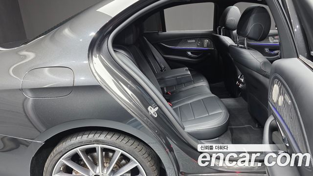 Mercedes-Benz E-Class 2021 — photo 17