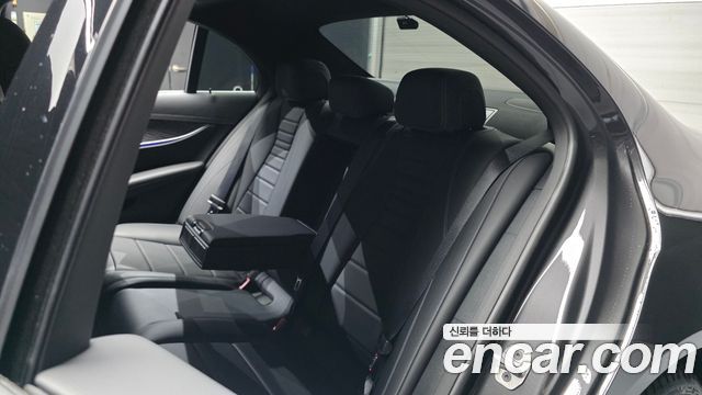 Mercedes-Benz E-Class 2021 — photo 18