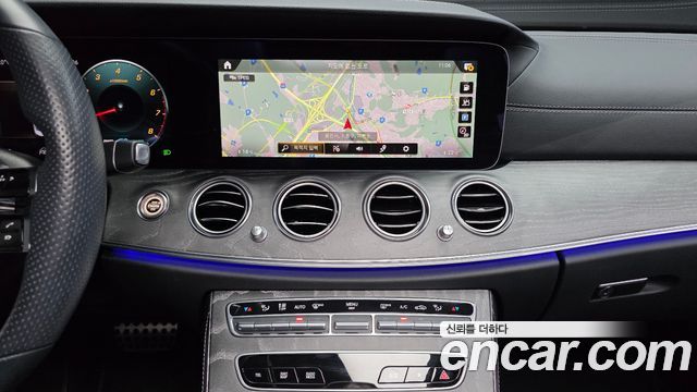 Mercedes-Benz E-Class 2021 — photo 19