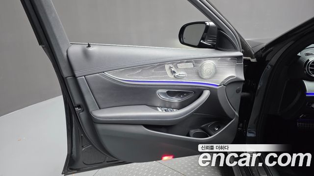 Mercedes-Benz E-Class 2021 — photo 25