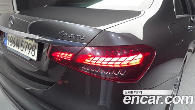 Mercedes-Benz E-Class 2021 — photo 9