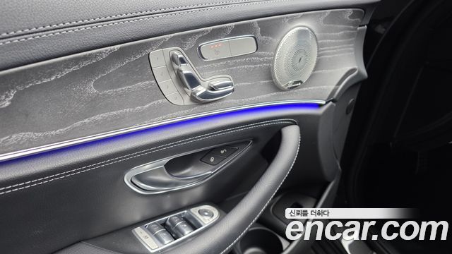 Mercedes-Benz E-Class 2021 — photo 14