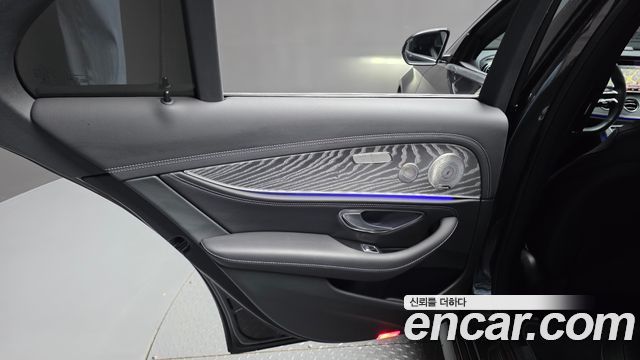Mercedes-Benz E-Class 2021 — photo 15