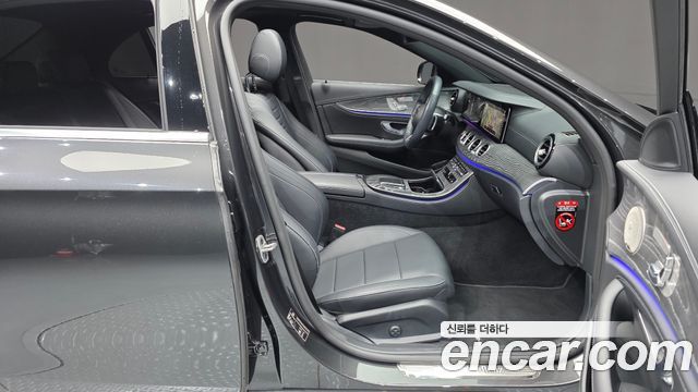 Mercedes-Benz E-Class 2021 — photo 16