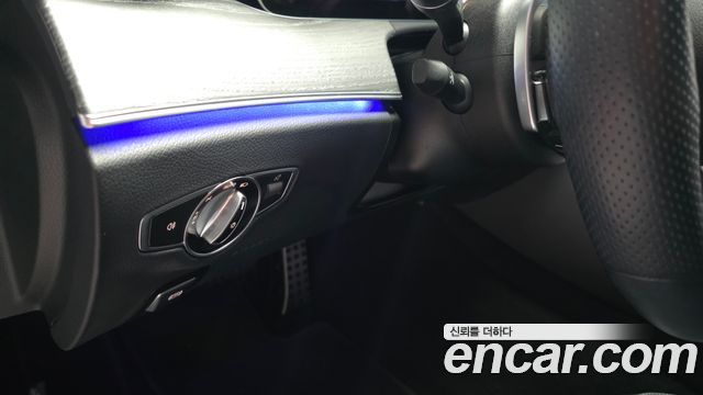 Mercedes-Benz E-Class 2021 — photo 28