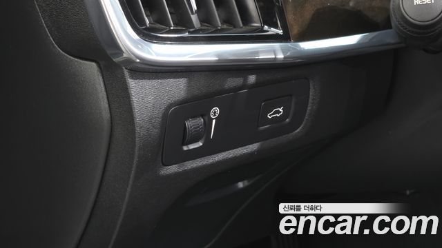 Volvo S90 2018 — photo 15